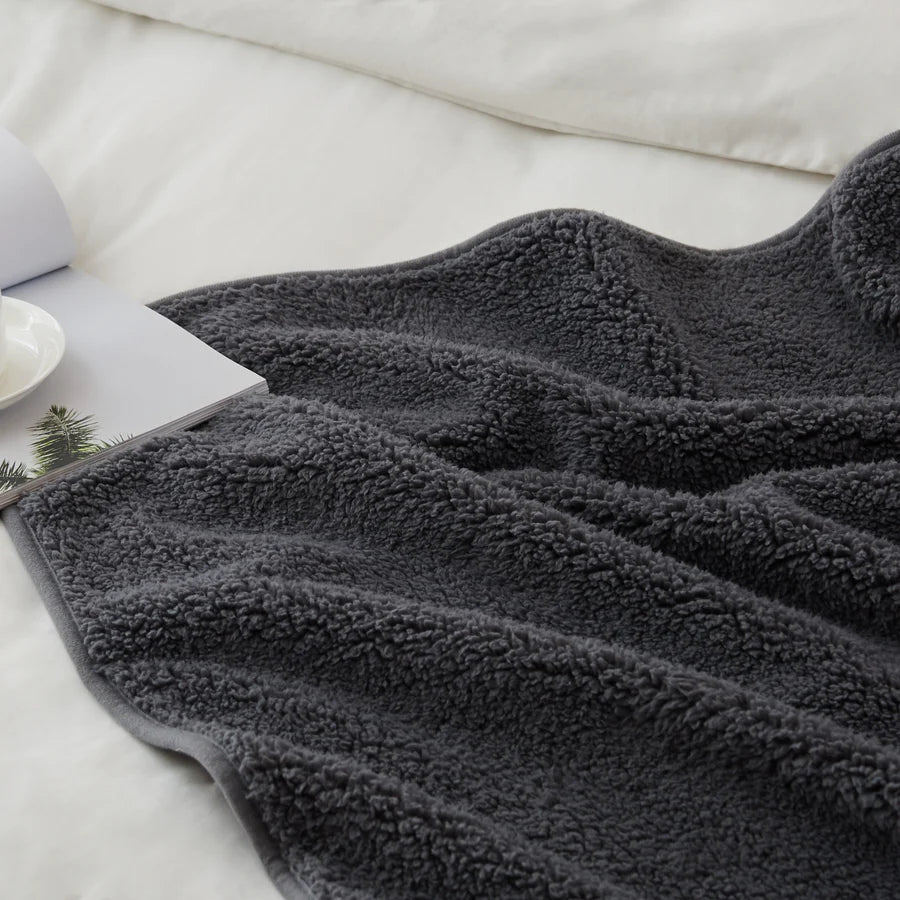Cozy™ Waterproof Blanket
